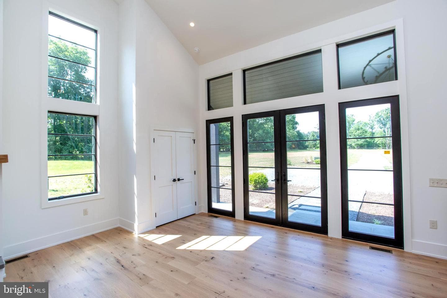 5823 Rodgers Road photo 6