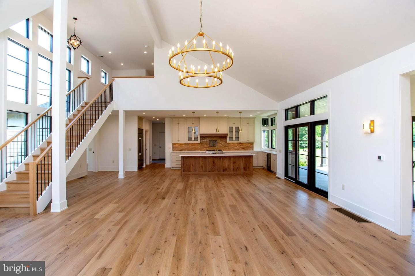 5823 Rodgers Road photo 8