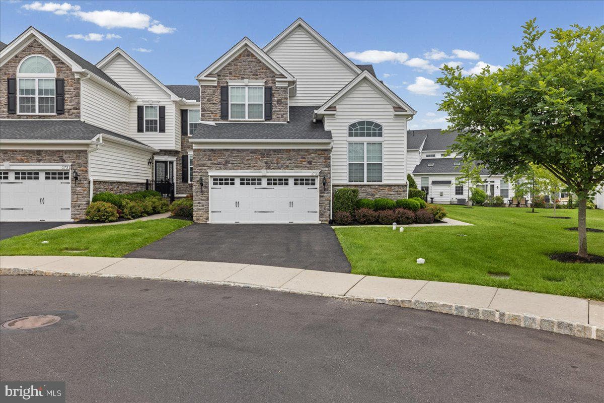 1733 Locust Drive photo 3