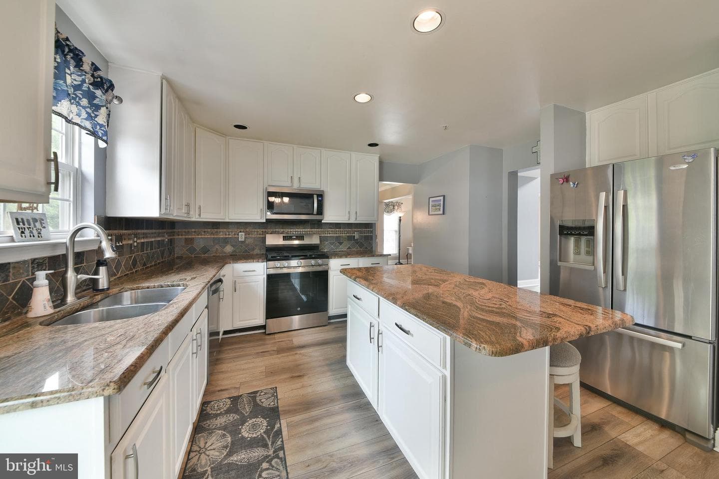 1015 Hickory Ridge Drive photo 18