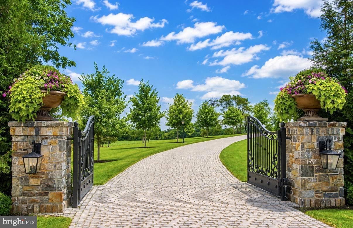 6 Tines Field Path, Newtown