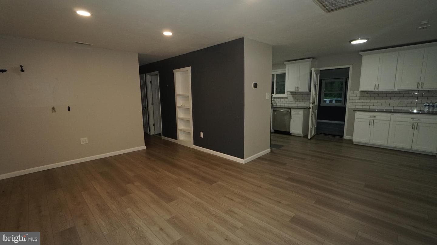 540 Western Avenue photo 8