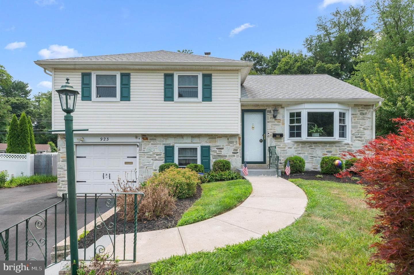 923 Carlin Drive, Southampton
