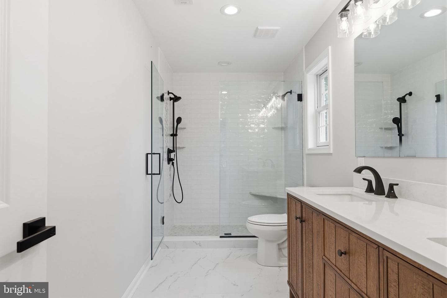 151 E Highland Avenue photo 19