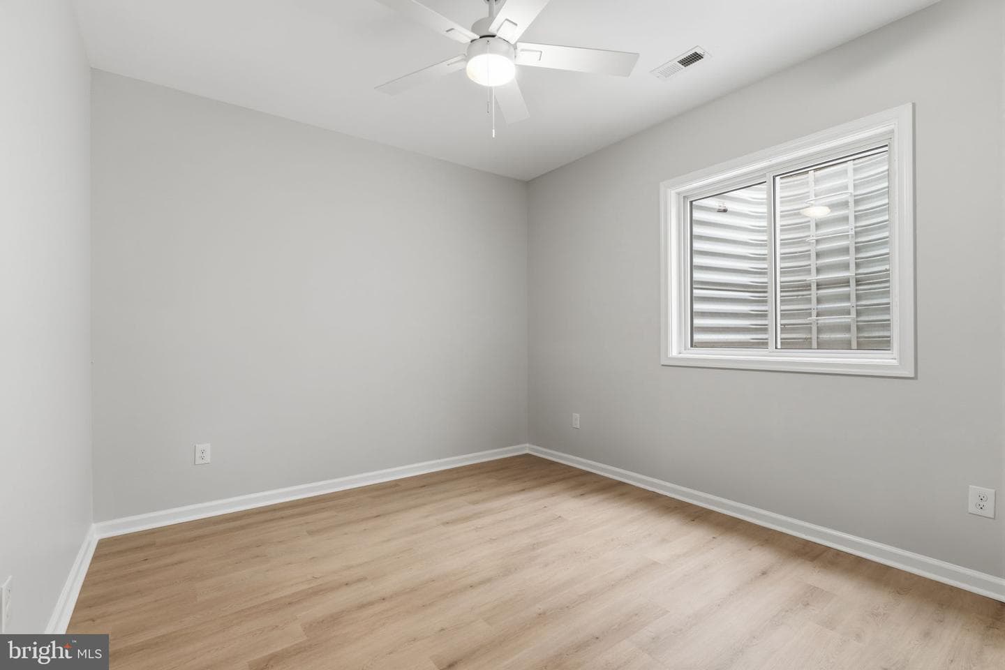 151 E Highland Avenue photo 30