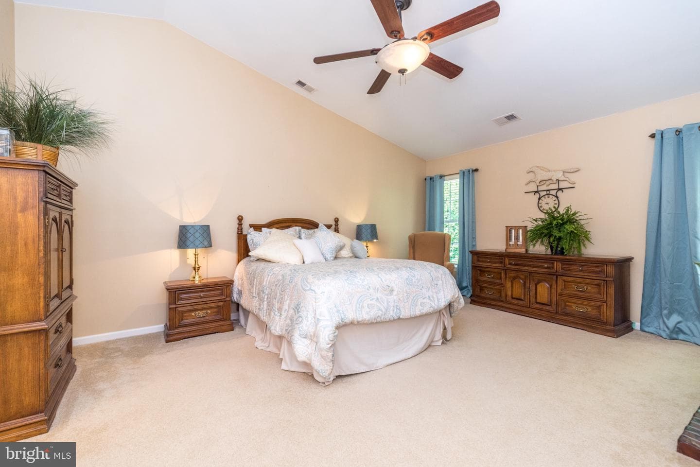 1876 Sycamore Drive photo 37