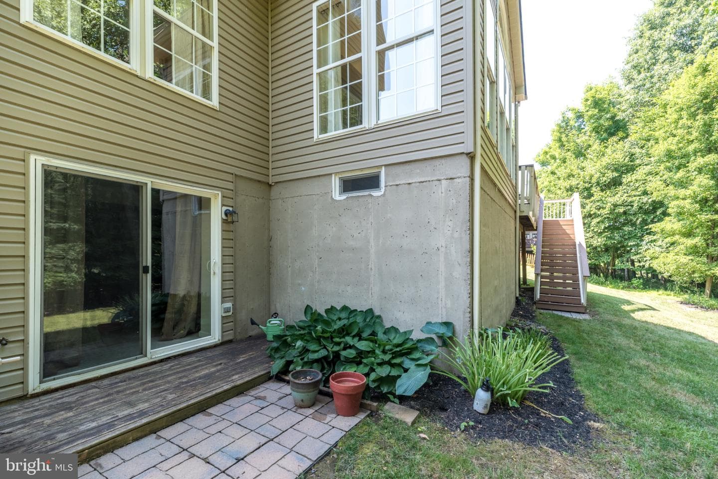 1876 Sycamore Drive photo 9