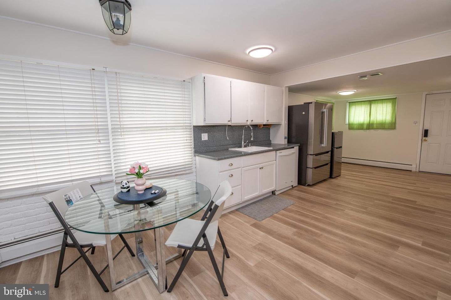 51 Serpentine Lane, Levittown