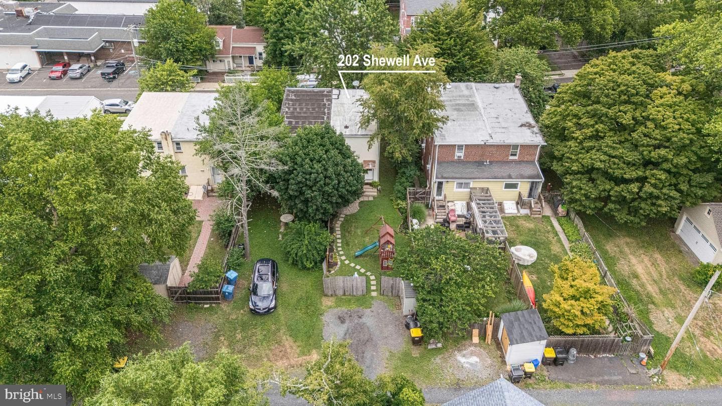202 Shewell Avenue photo 36