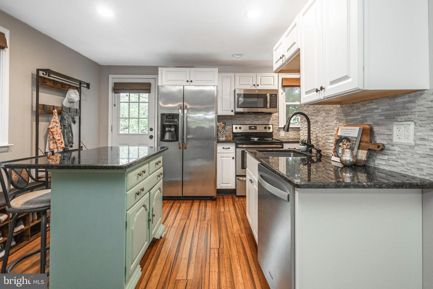 202 Shewell Avenue photo 9