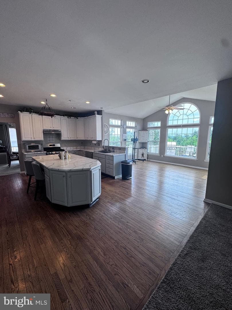 407 Winding Lane photo 8