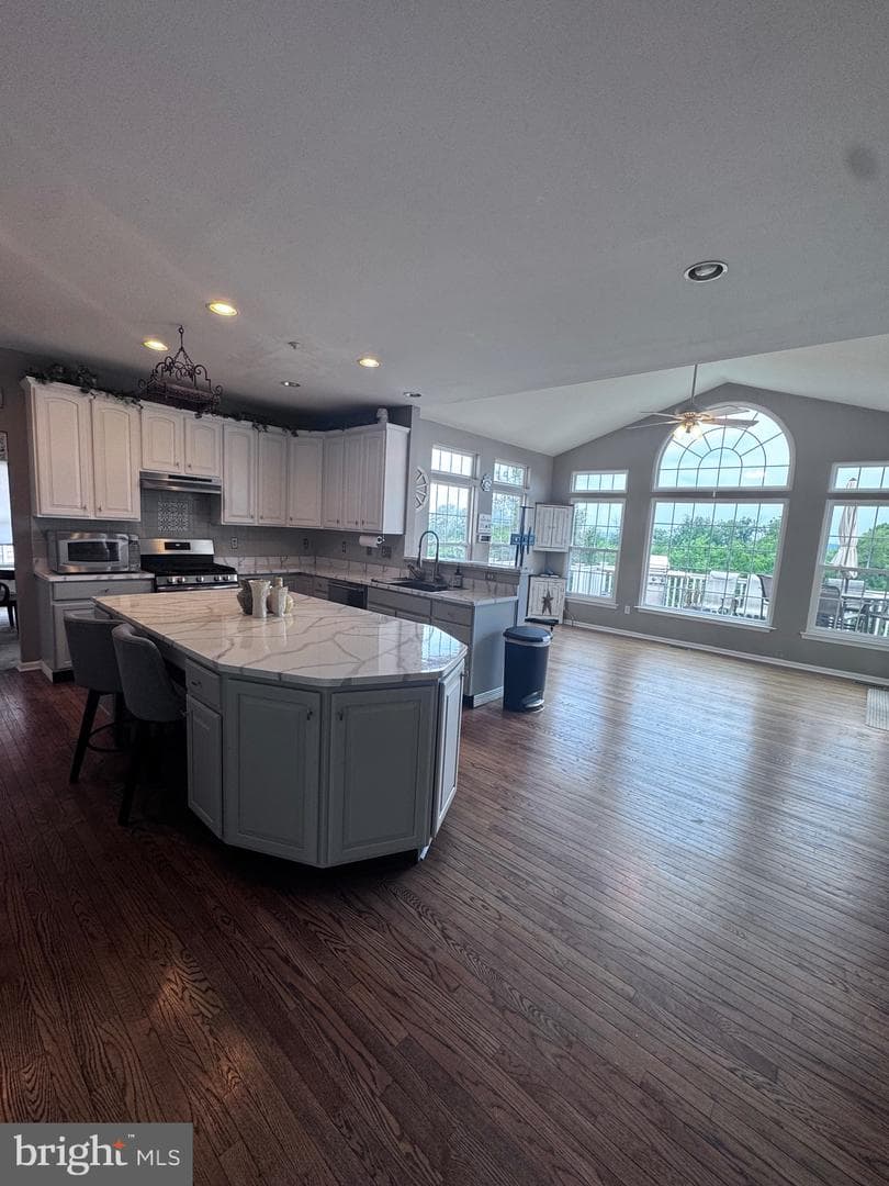 407 Winding Lane photo 9