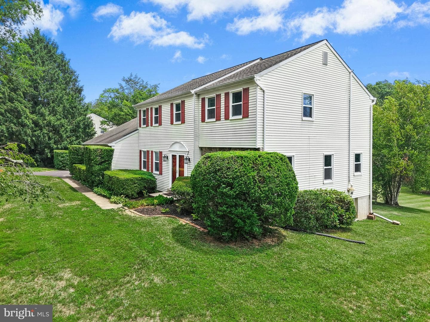 2608 Springhill Circle photo 4