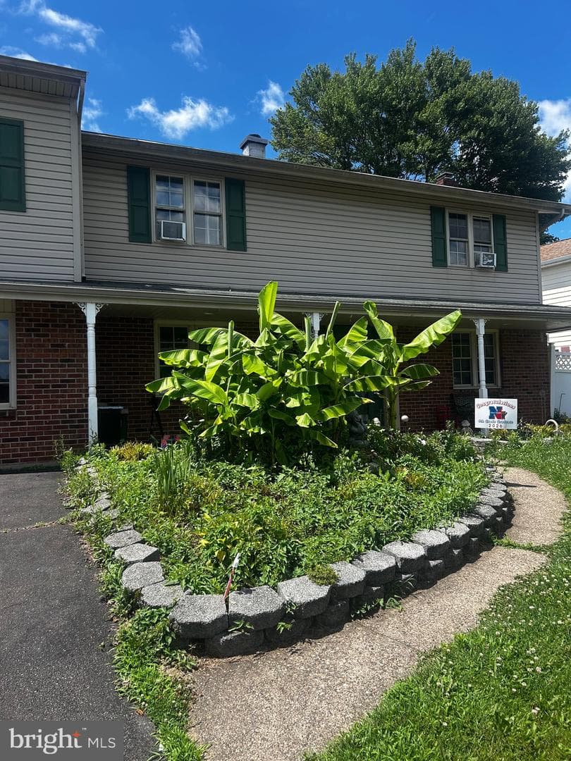 169 Twin Oak Drive, Levittown