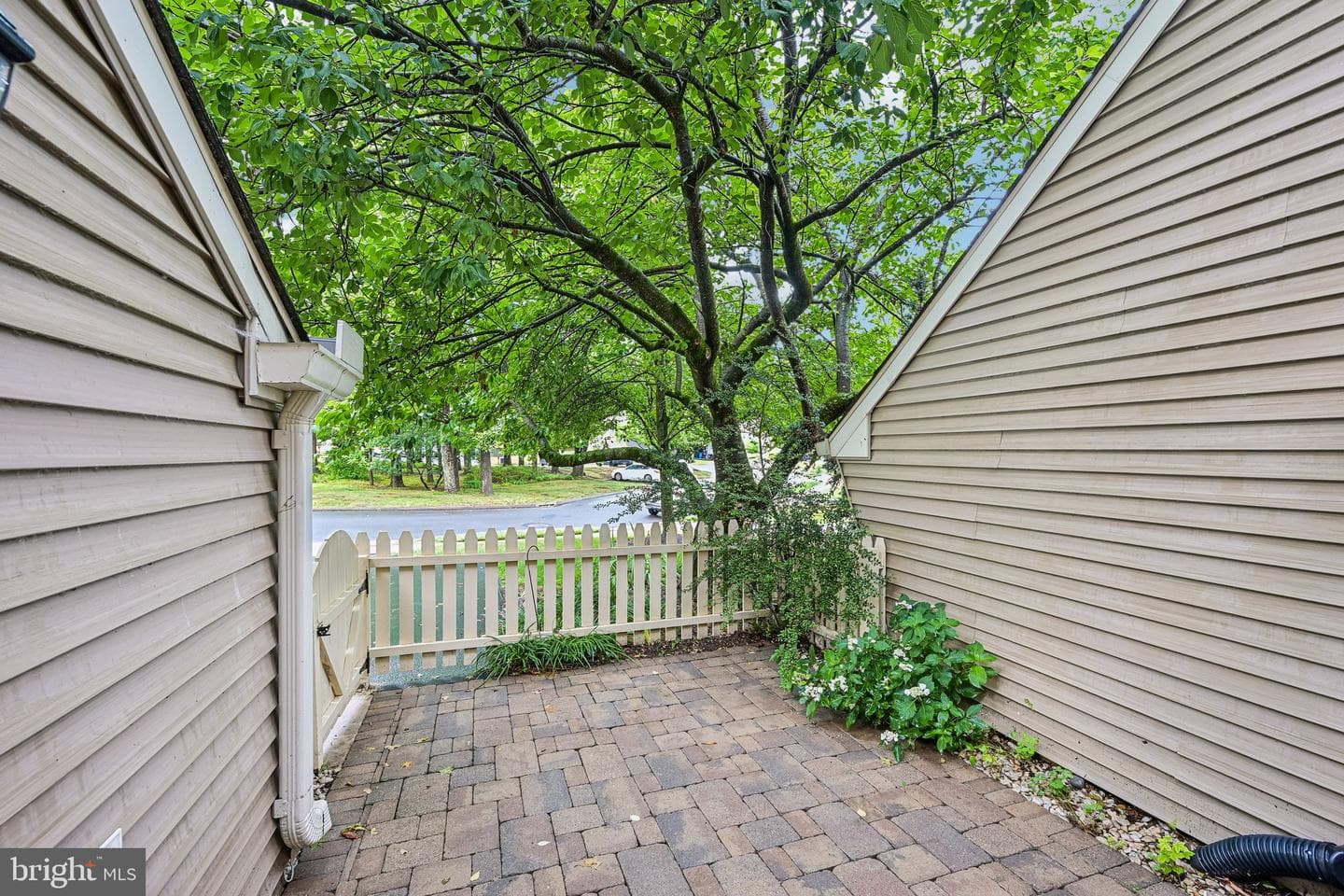 1564 Applewood Circle photo 5