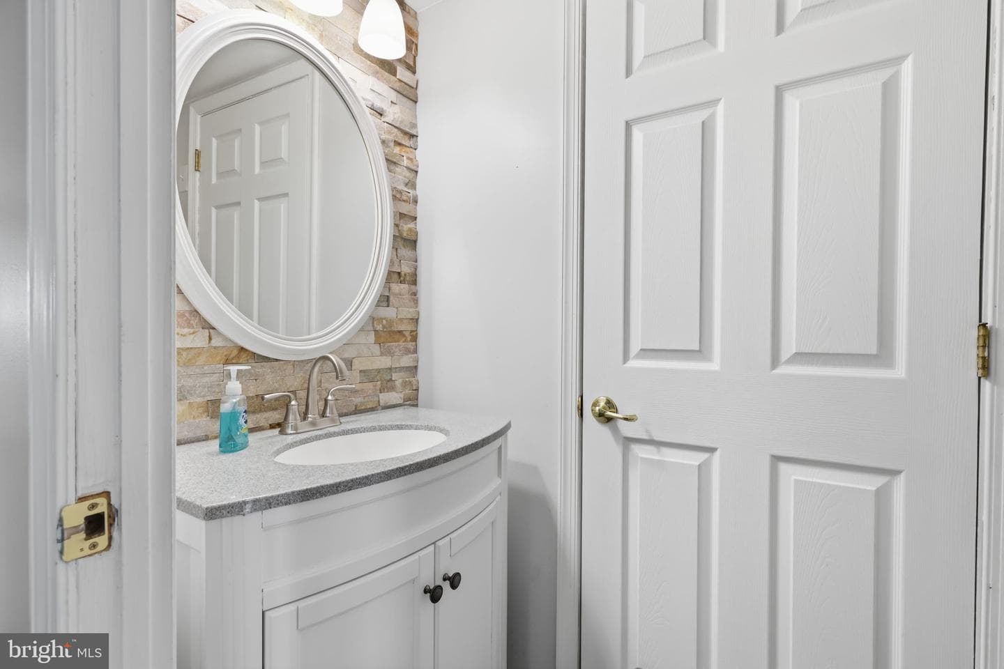 572 Sterling Street photo 10