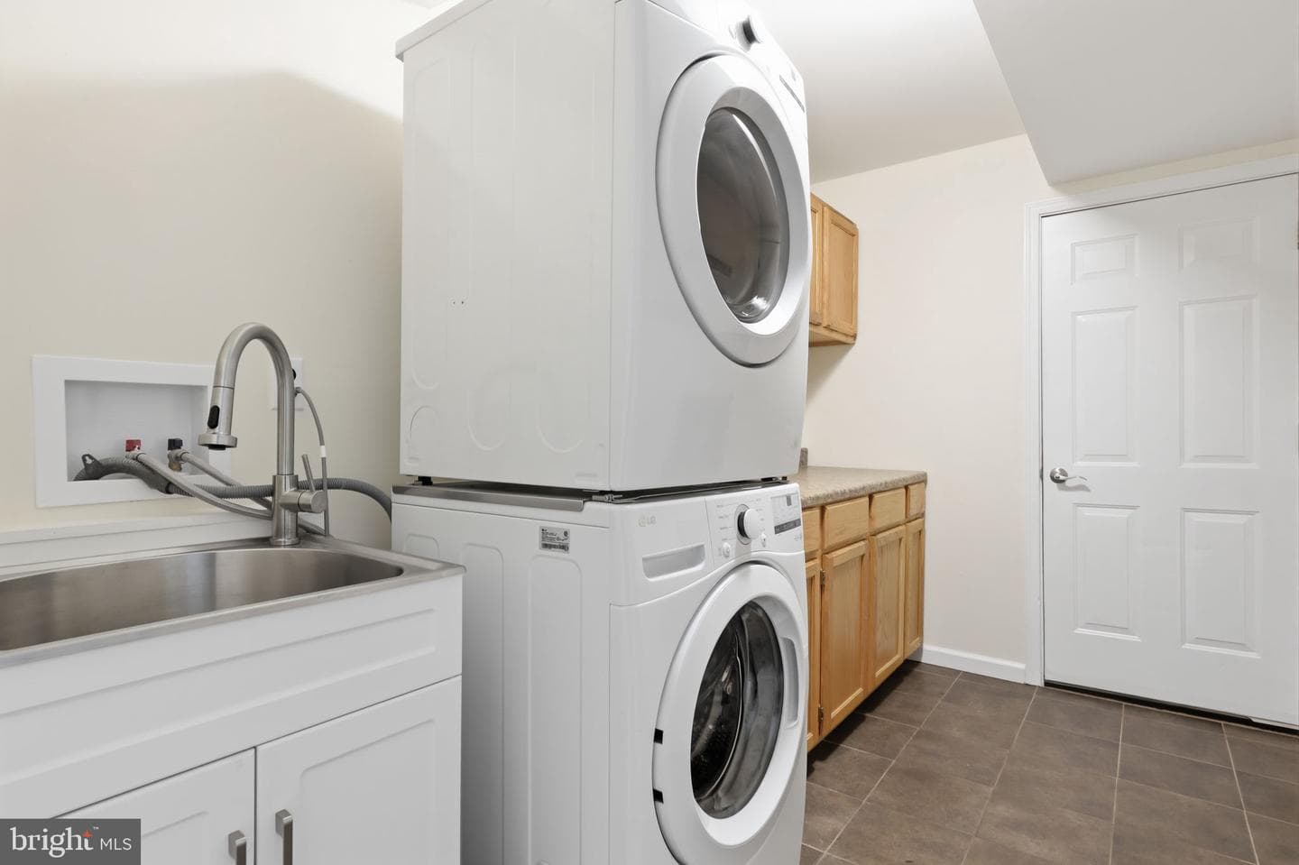 572 Sterling Street photo 12
