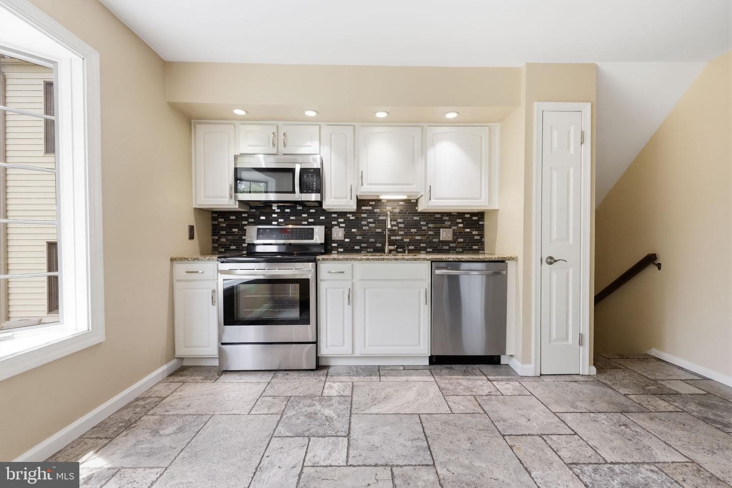 572 Sterling Street photo 24