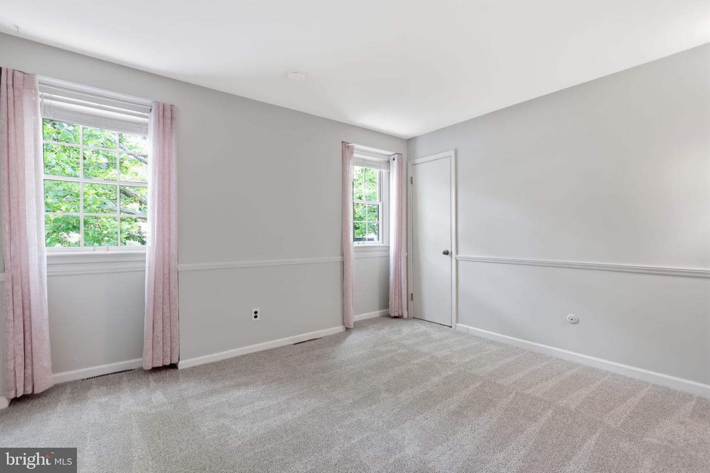 572 Sterling Street photo 25