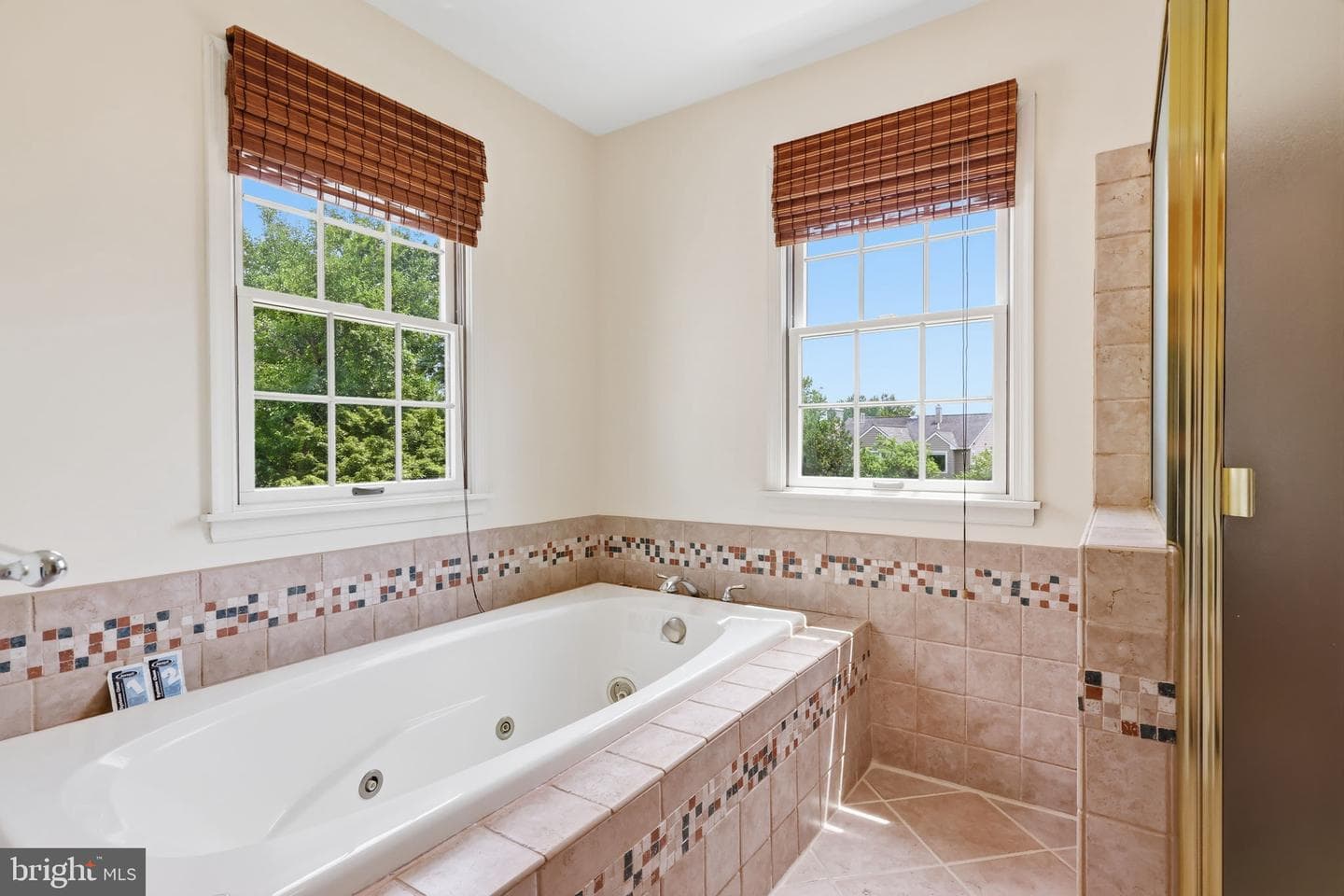 572 Sterling Street photo 35