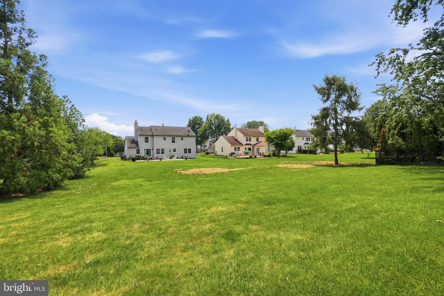 572 Sterling Street photo 41