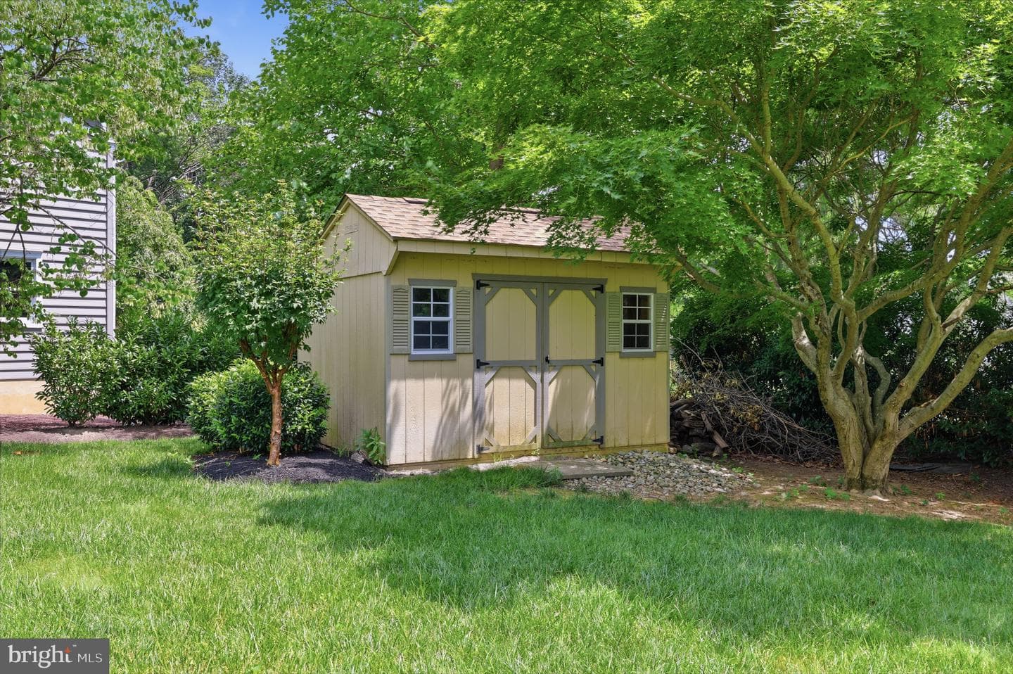 572 Sterling Street photo 42