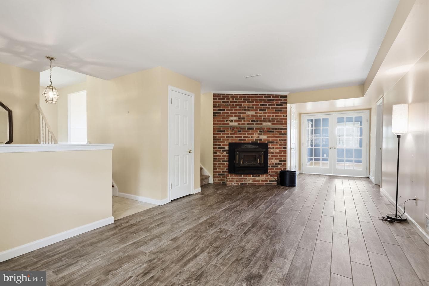 572 Sterling Street photo 8