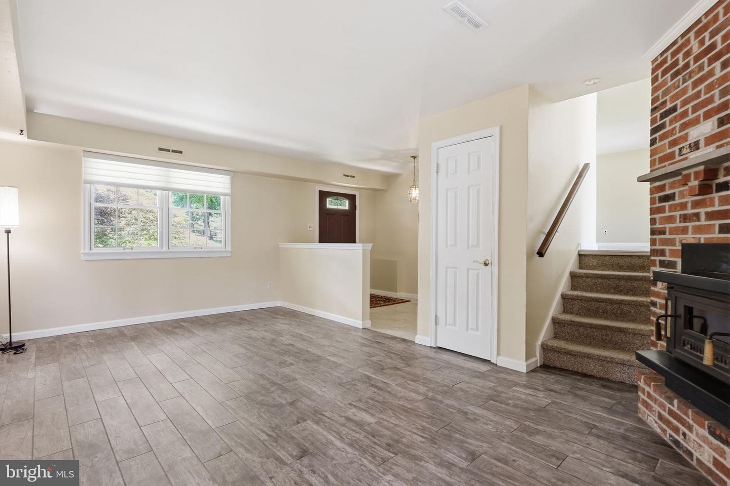 572 Sterling Street photo 9