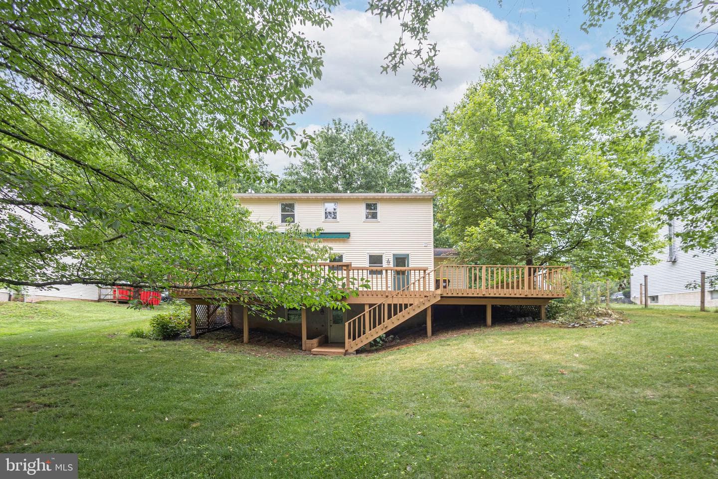 327 Thistle Lane photo 4