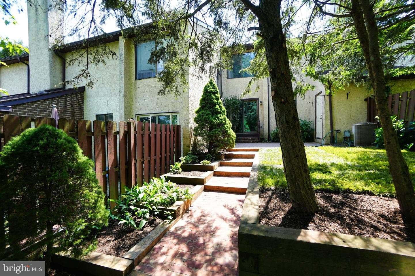 88 Palace Court photo 50