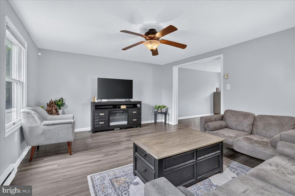 2836 Marion Avenue photo 9