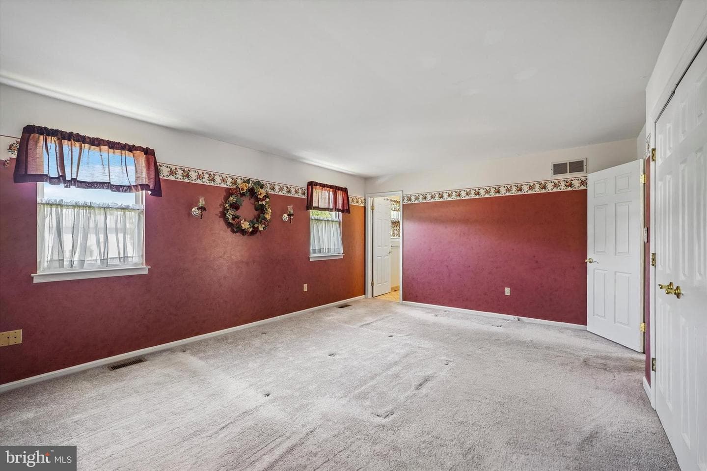 52 Castlewood Drive photo 18