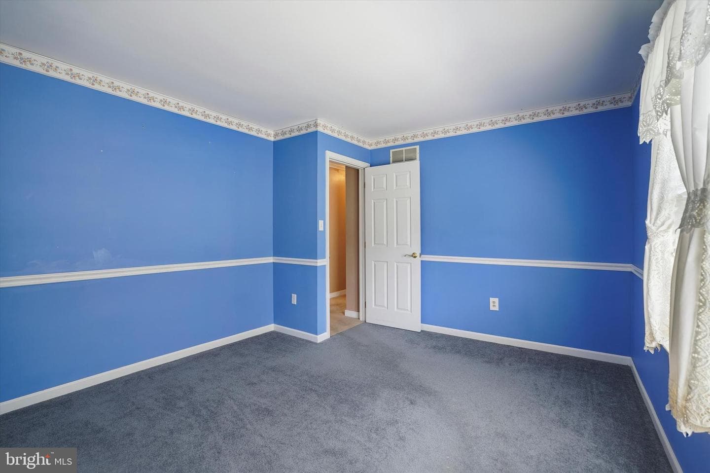 52 Castlewood Drive photo 25