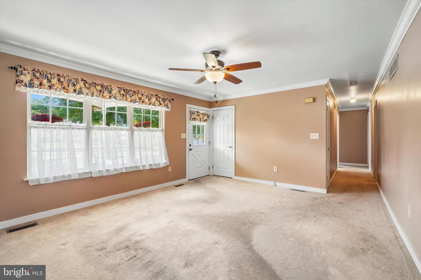 52 Castlewood Drive photo 5