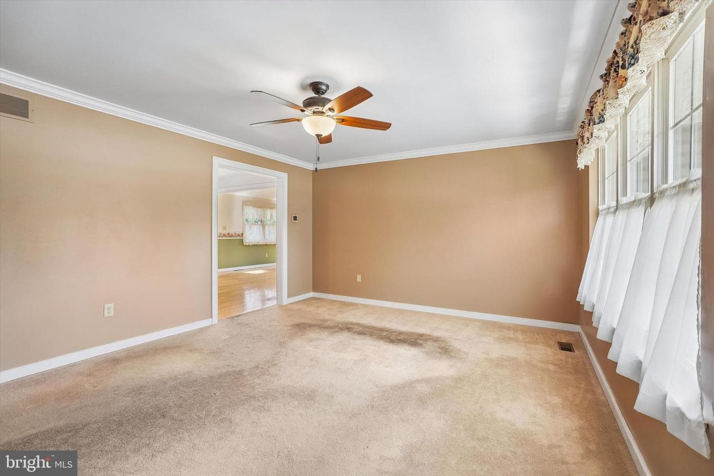 52 Castlewood Drive photo 6
