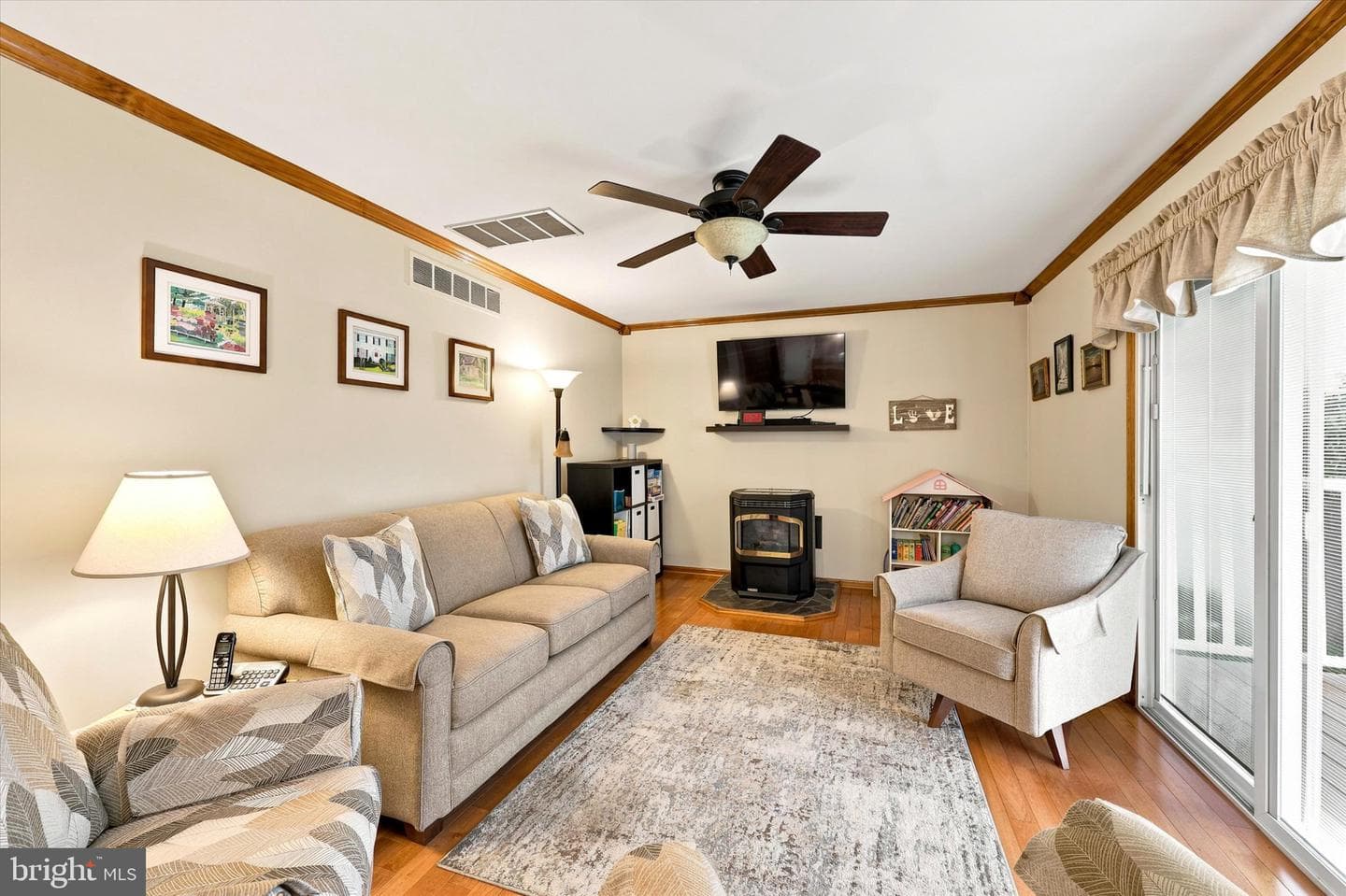 4168 Remo Crescent photo 5
