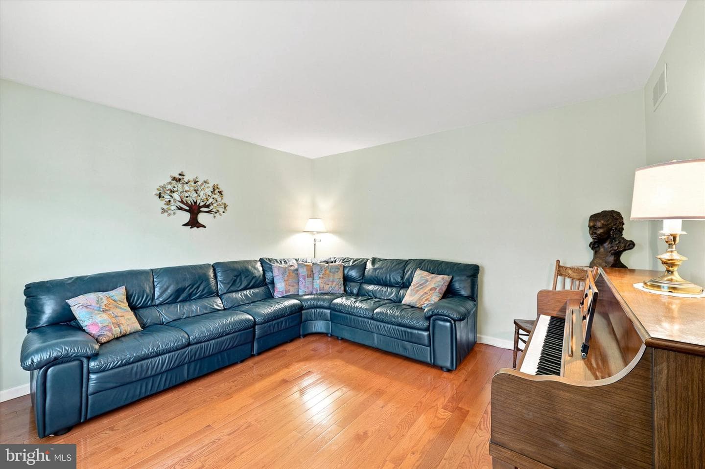 4168 Remo Crescent photo 7