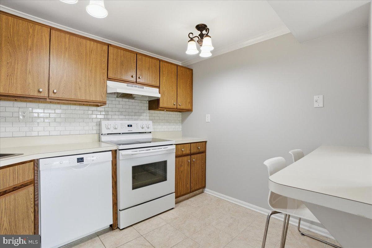 2606 Beacon Hill Drive, Southampton