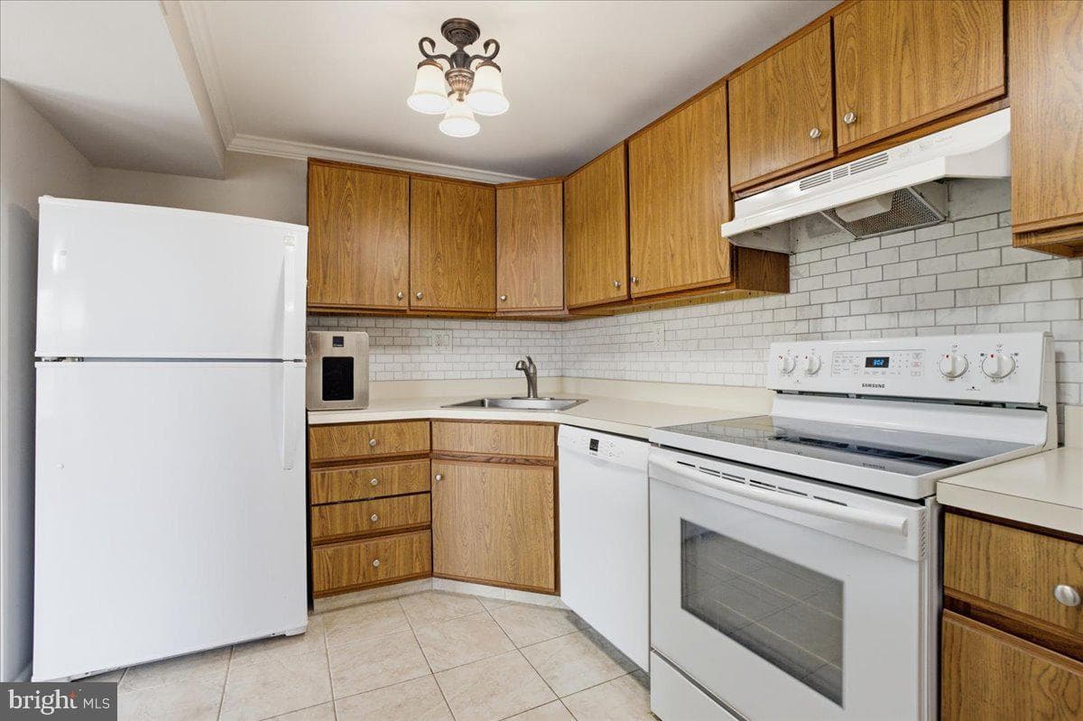 2606 Beacon Hill Drive photo 4