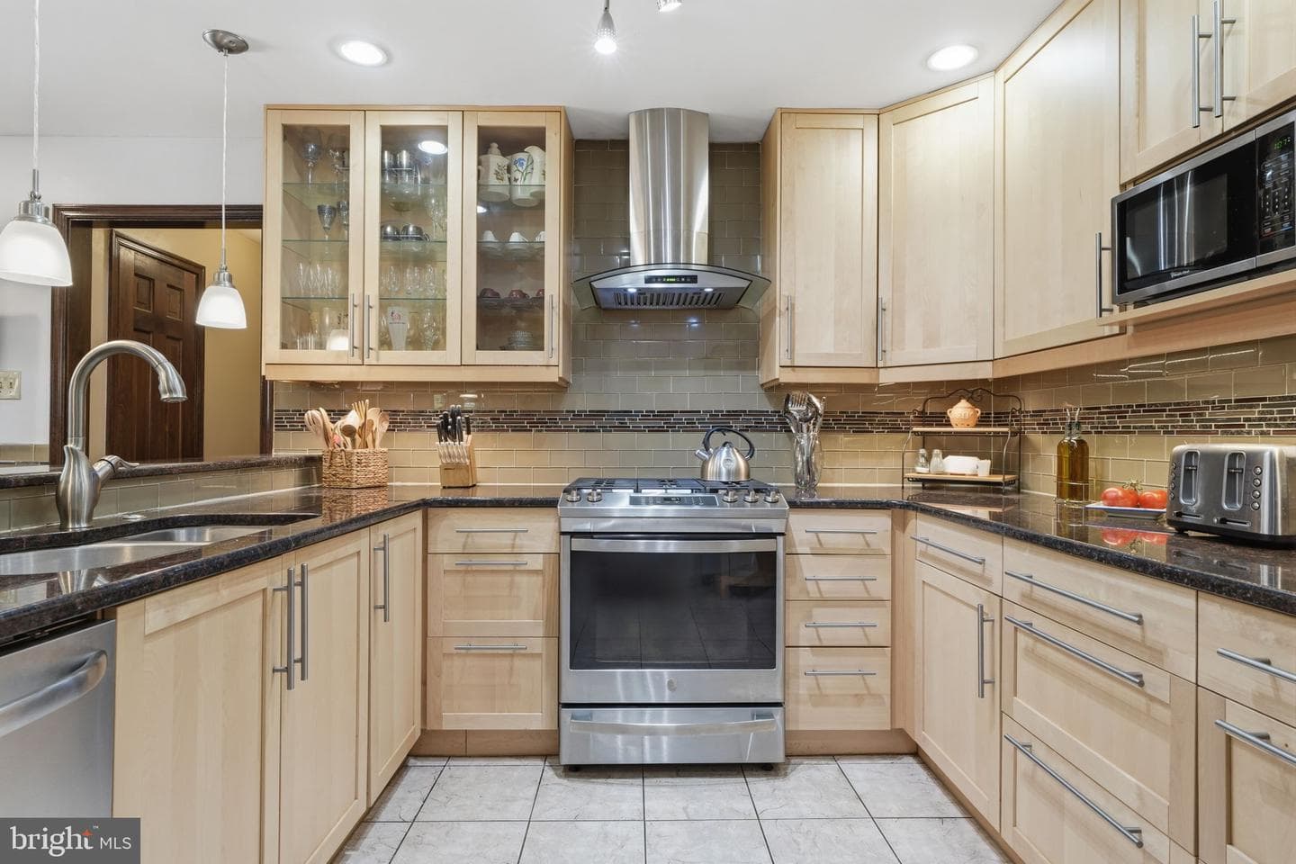 560 Lower Holland Road photo 12