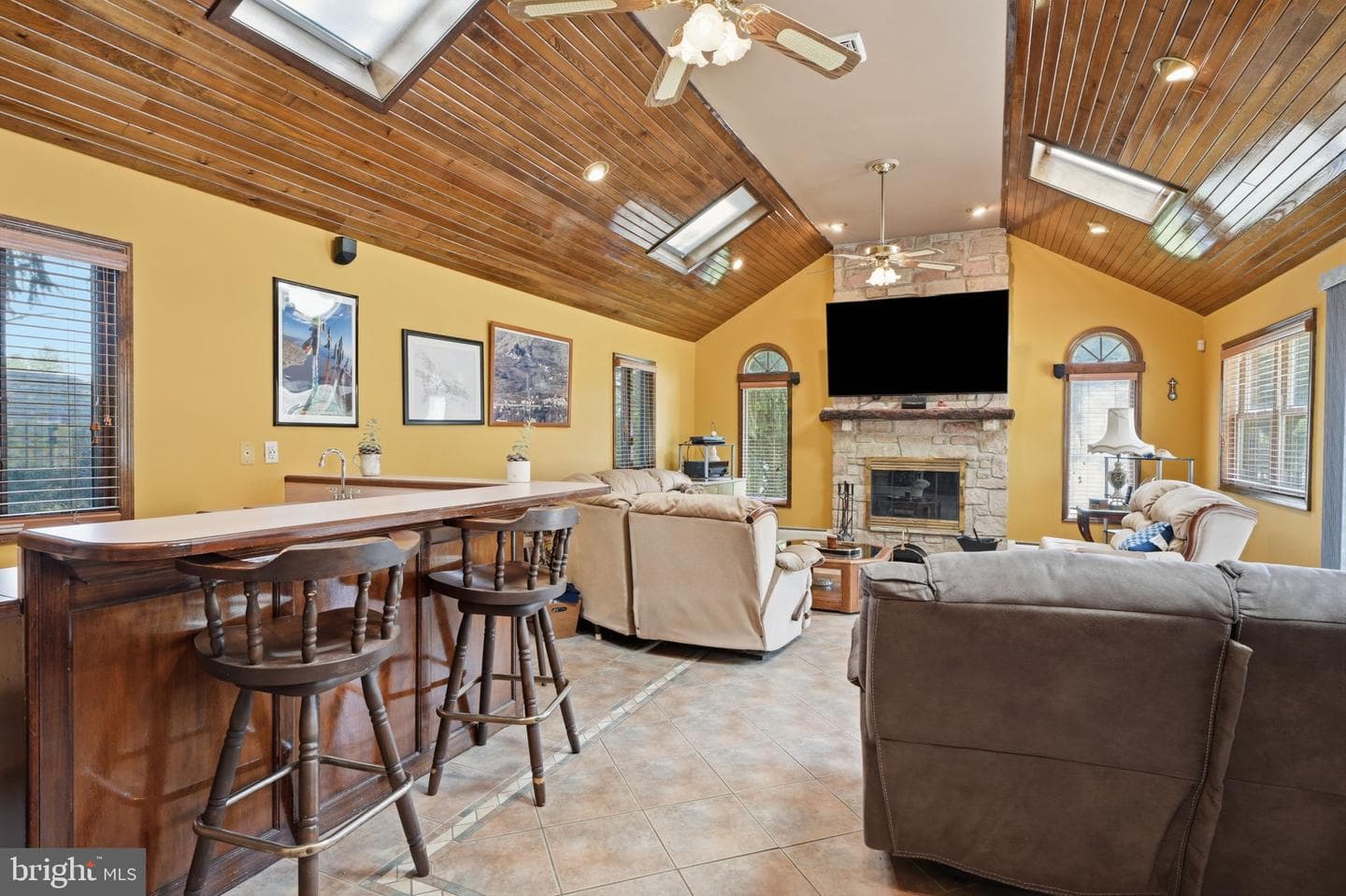 560 Lower Holland Road photo 22