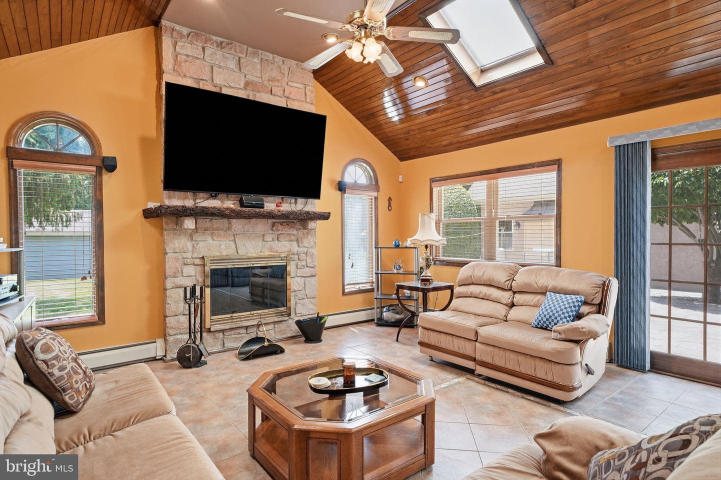 560 Lower Holland Road photo 23