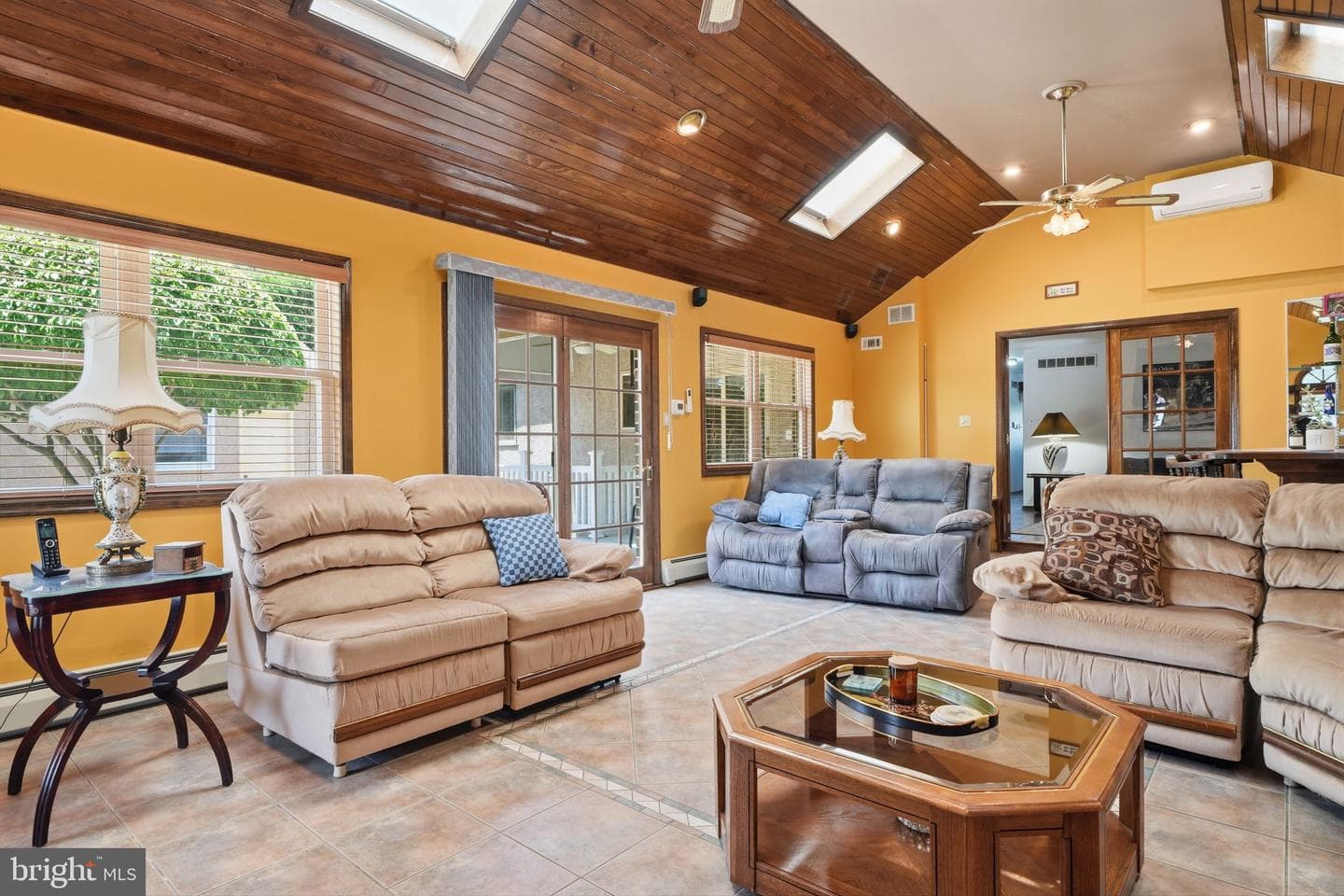 560 Lower Holland Road photo 24