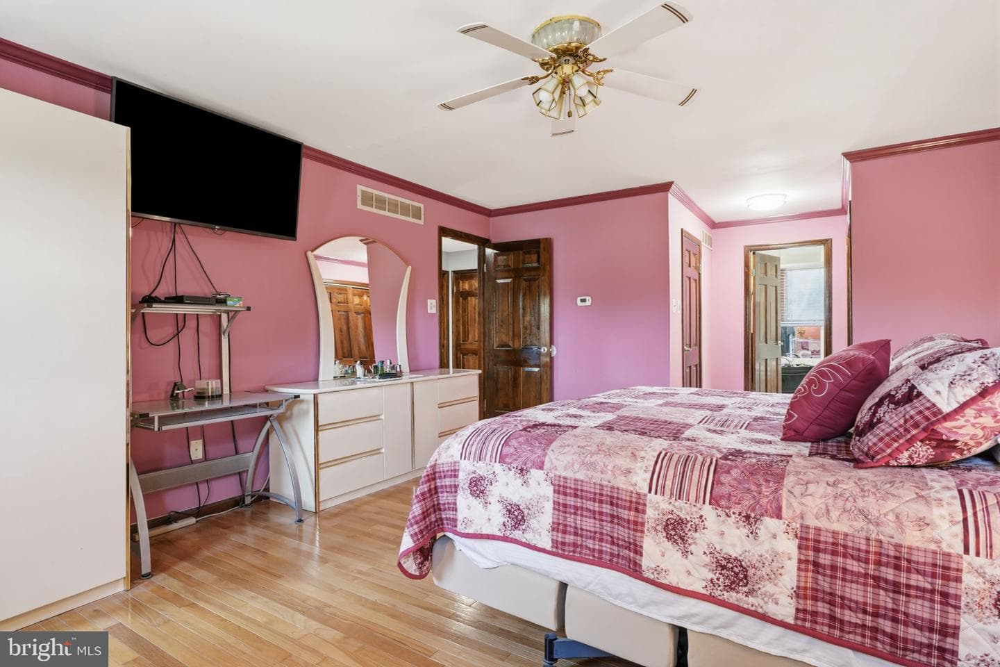 560 Lower Holland Road photo 38