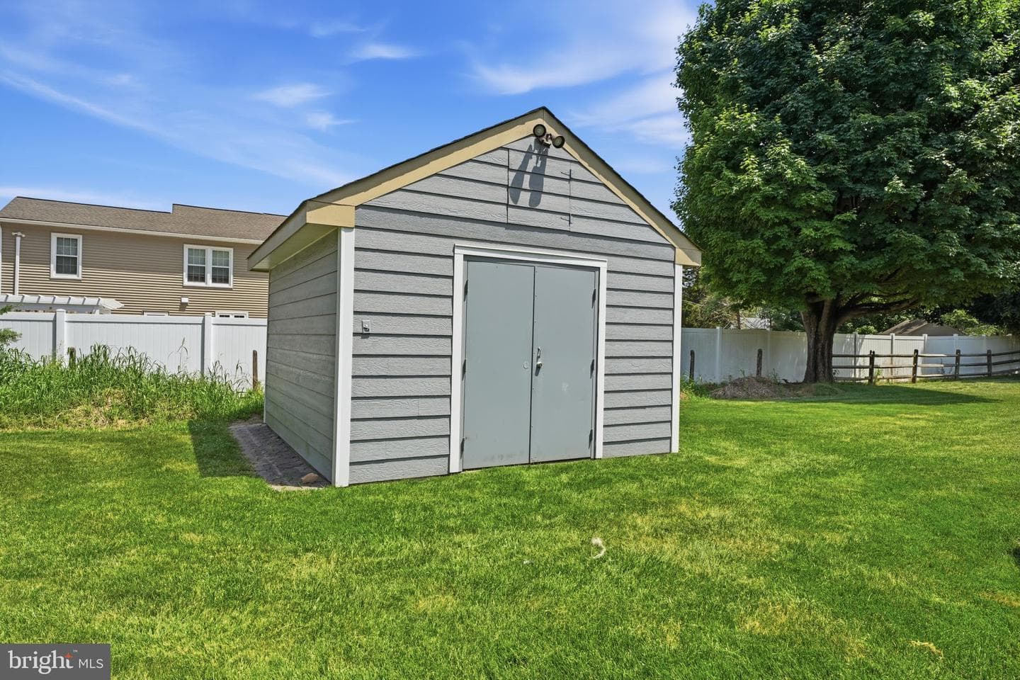 560 Lower Holland Road photo 57
