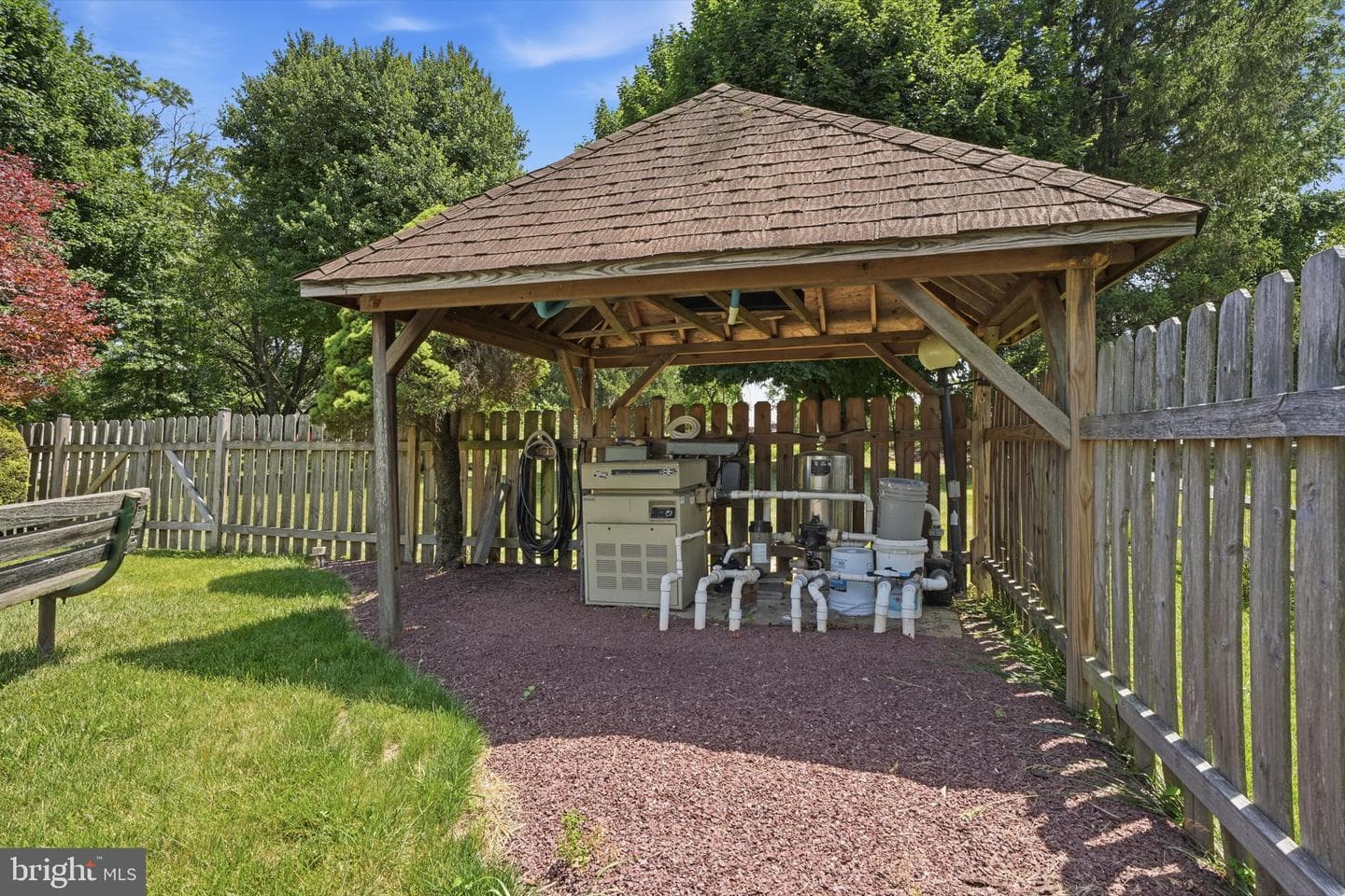 560 Lower Holland Road photo 66
