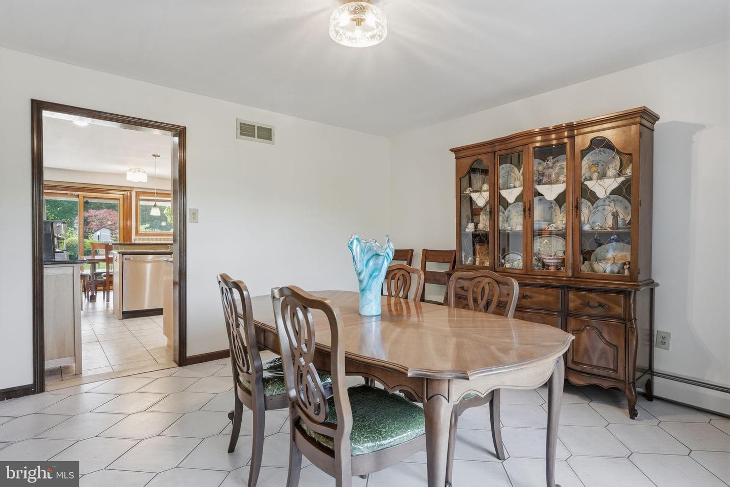 560 Lower Holland Road photo 7