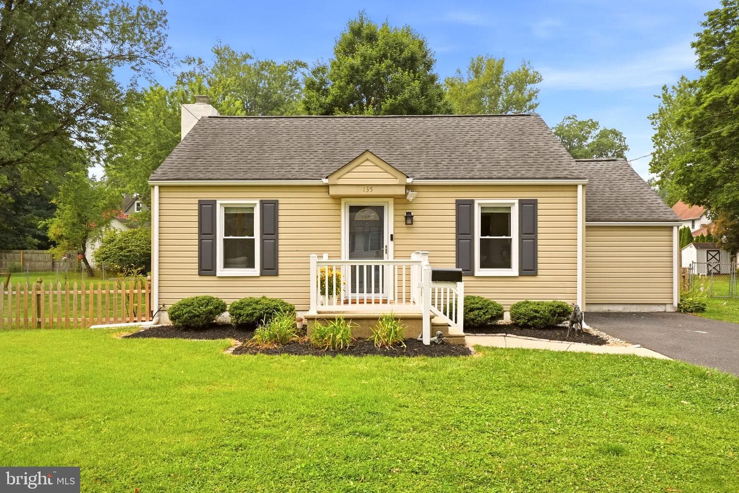 135 Longshore Avenue, Yardley