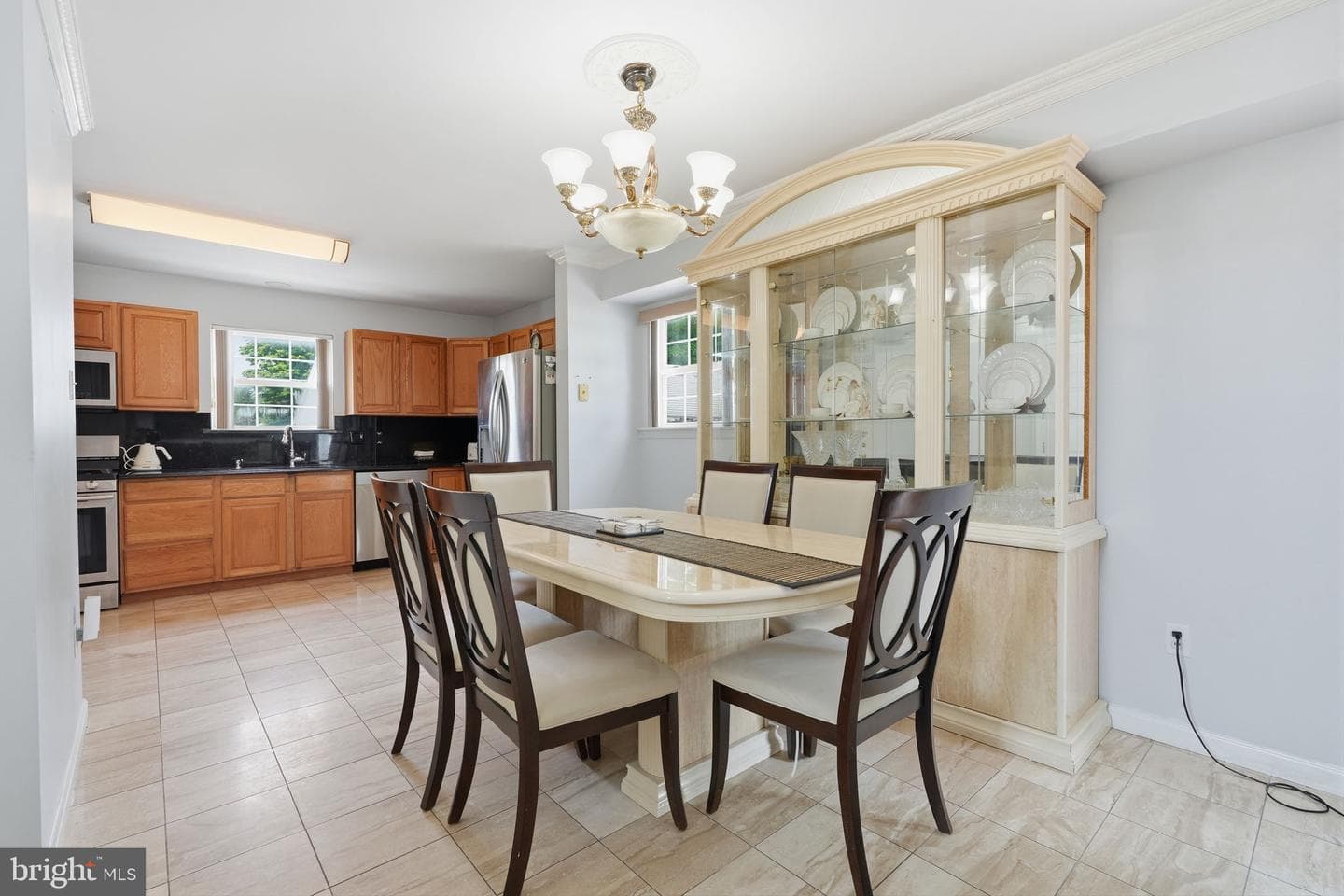 2347 Maple Avenue photo 12