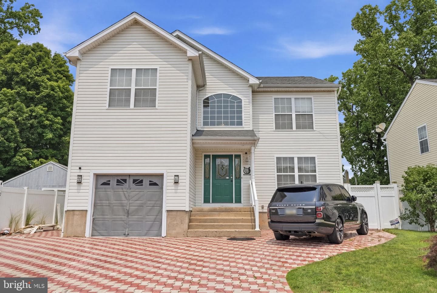 2347 Maple Avenue photo 3